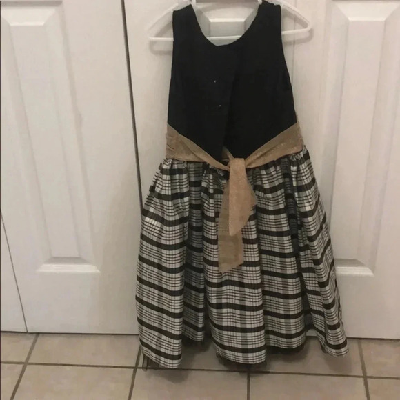 ❤️2 for  $20 Child' Dress❤️ - Picture 4 of 5